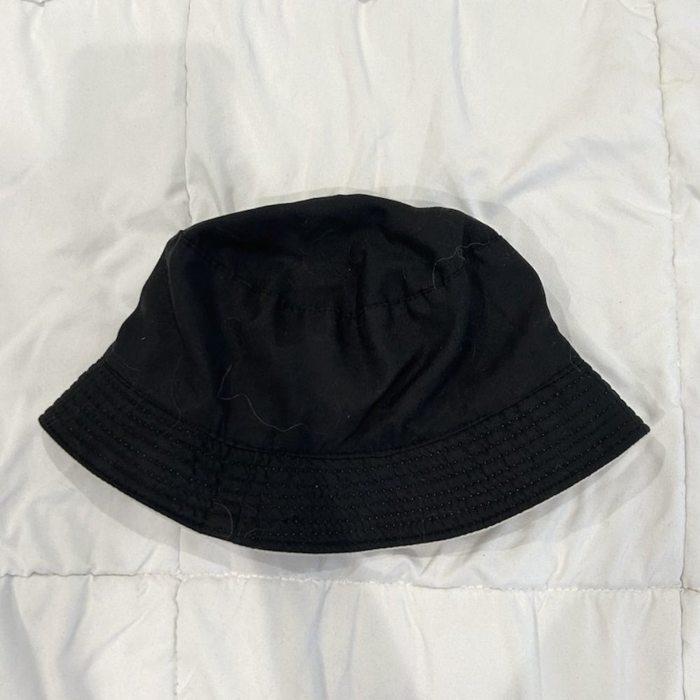 reversible black and white bucket hat